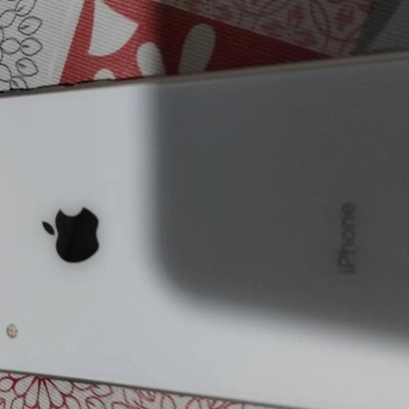 Imagem da campanha iPhone XR da Luana