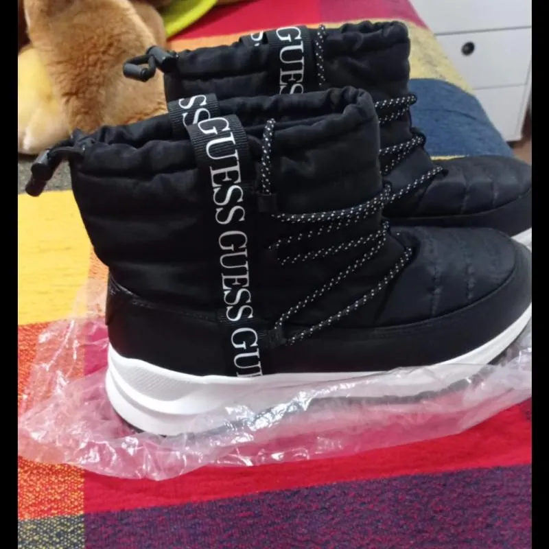 Imagem da campanha Tênis Guess /37 (Arrecadação ajuda pets)